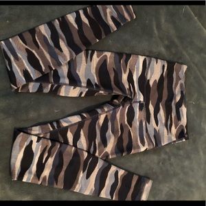 Lululemon camo leggings sz2